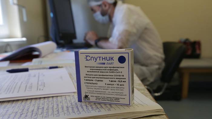 Более половины вакцин «Спутник V» и «Спутник Лайт» будет производиться за рубежом Более половины вакцин «Спутник V» и «Спутник Лайт» будет производиться за рубежом