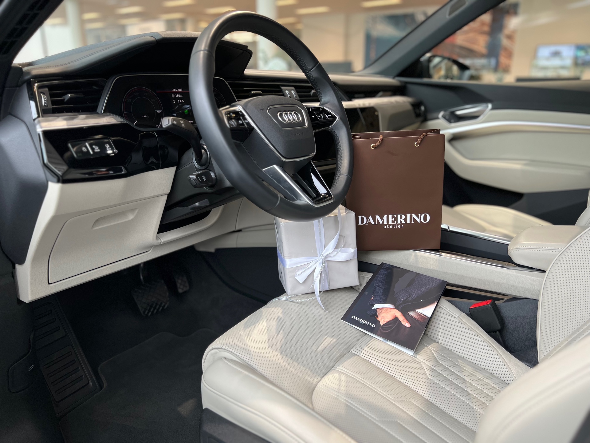 Сертификат на обслуживание в ателье премиум-класса Damerino — в Ауди Центре Таганка, Ауди Центре Варшавка и Ауди Центре Восток Сертификат на обслуживание в ателье премиум-класса Damerino — в Ауди Центре Таганка, Ауди Центре Варшавка и Ауди Центре Восток